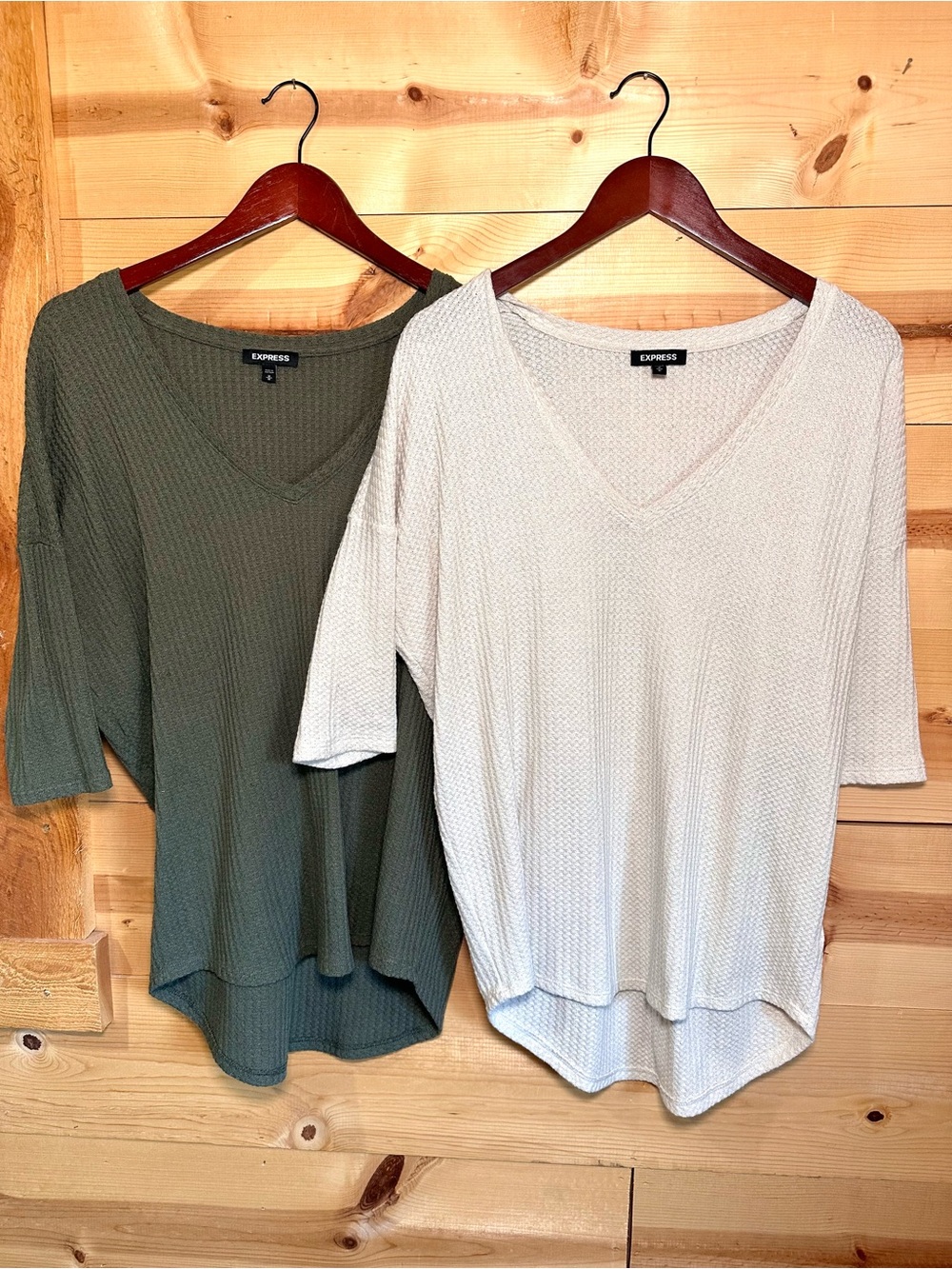Express V-Neck Waffle Tops - Quarter Sleeve Olive Green & Light Beige